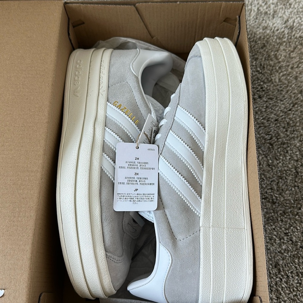 Women’s Gazelle Bold Sneakers! New in box, tags still attached!